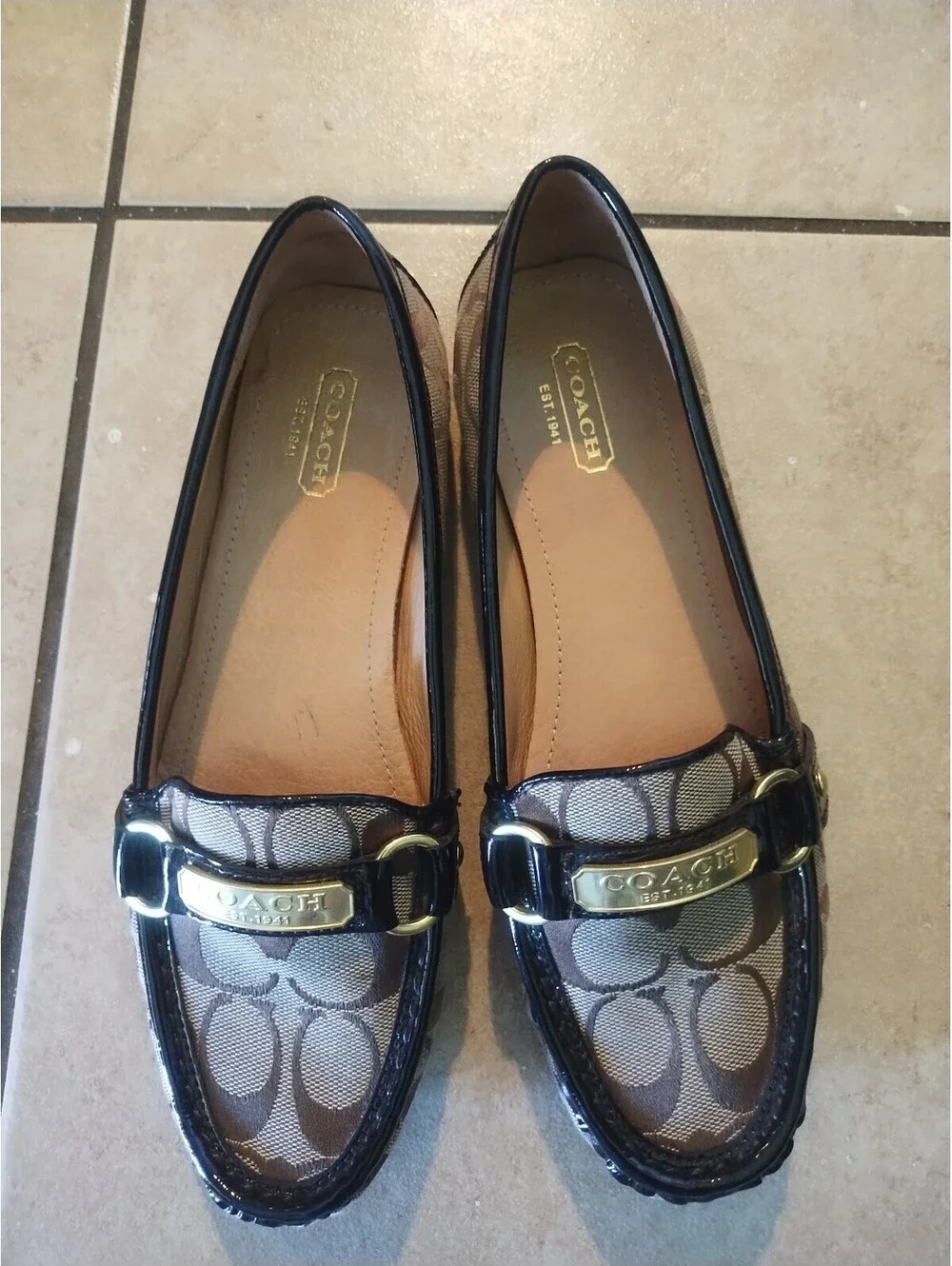 COACH FELISHA BROWN SIGNATURE LOGO AND PATENT LEATHER FLAT SHOES SZ 8 MINT